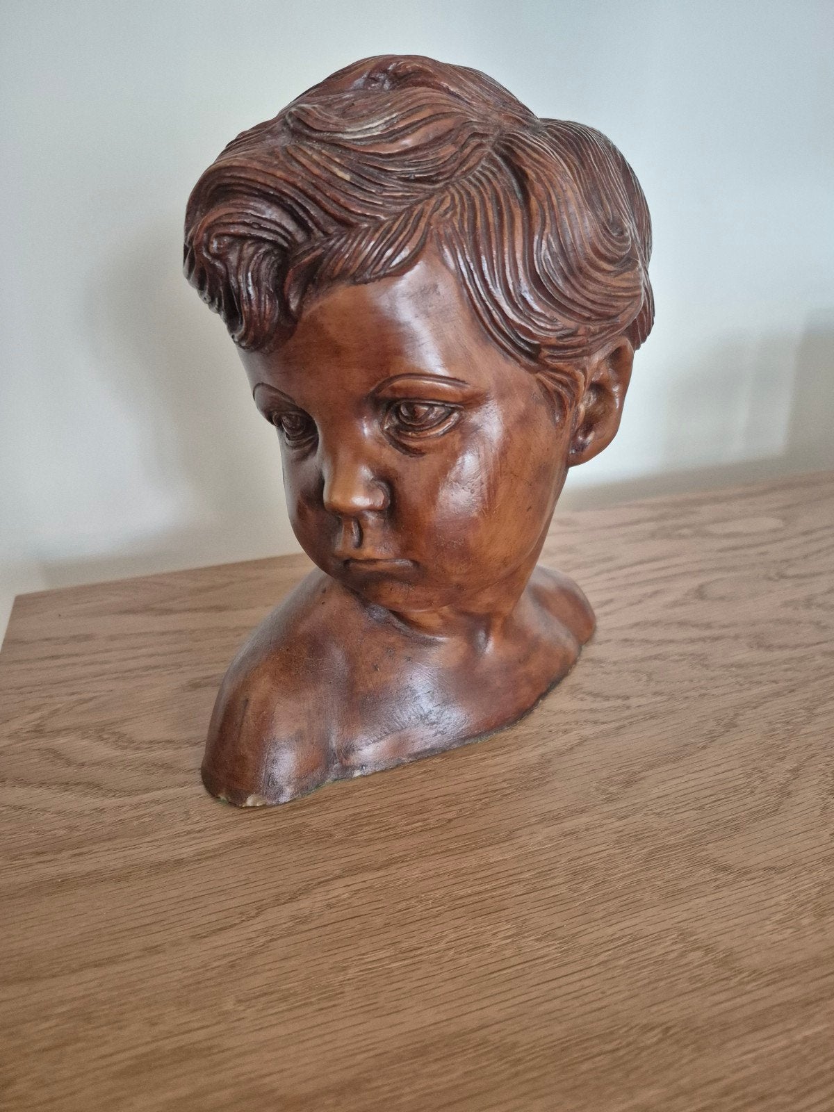 Zware buste van een jongen, Antiek en Kunst, Buste, Ophalen of Verzenden, Hout, Bruin