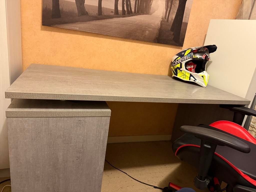 Bureau 120x70 betonlook jysk, Huis en Inrichting, Bureaus, Ophalen, Zo goed als nieuw