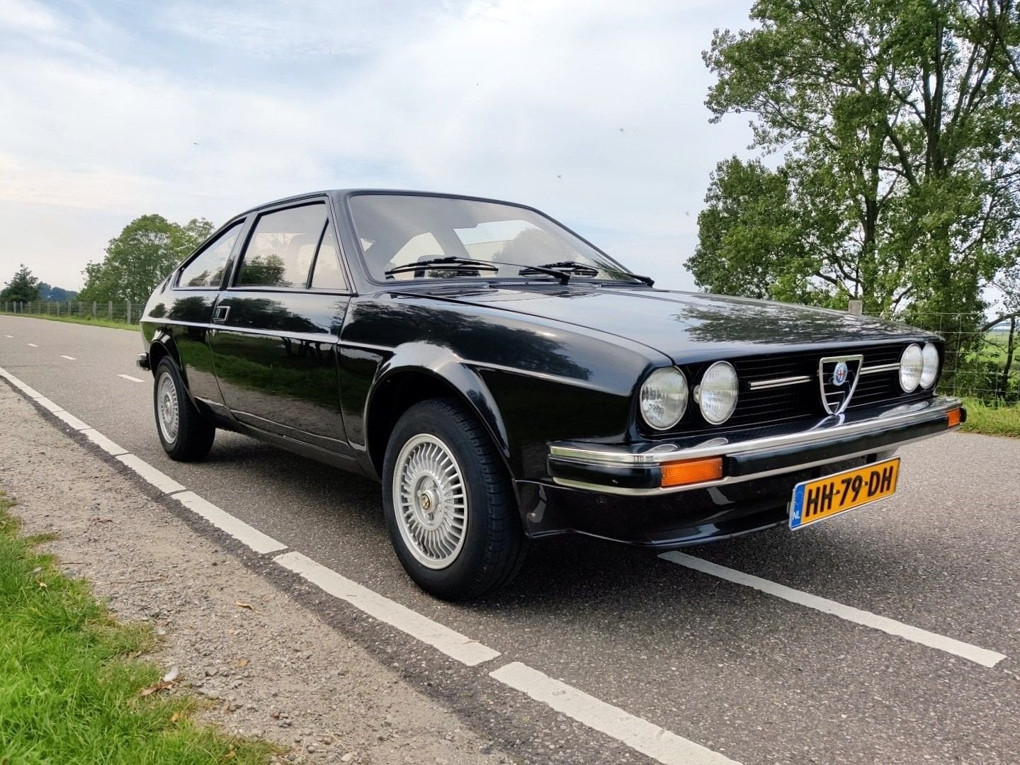Alfa Romeo Alfasud 1.5 Sprint Veloce | Fully Restored, Auto's, Oldtimers, Voorwielaandrijving, Stof, Zwart, Bruin