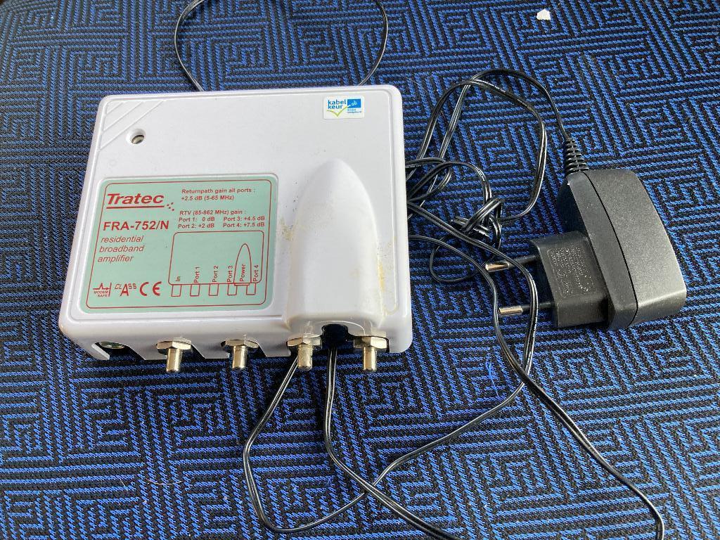 antenneversterker Tratec FRA-725/N, Audio, Tv en Foto, Audiokabels en Televisiekabels, Zo goed als nieuw, Coaxiale kabel, Minder dan 2 meter