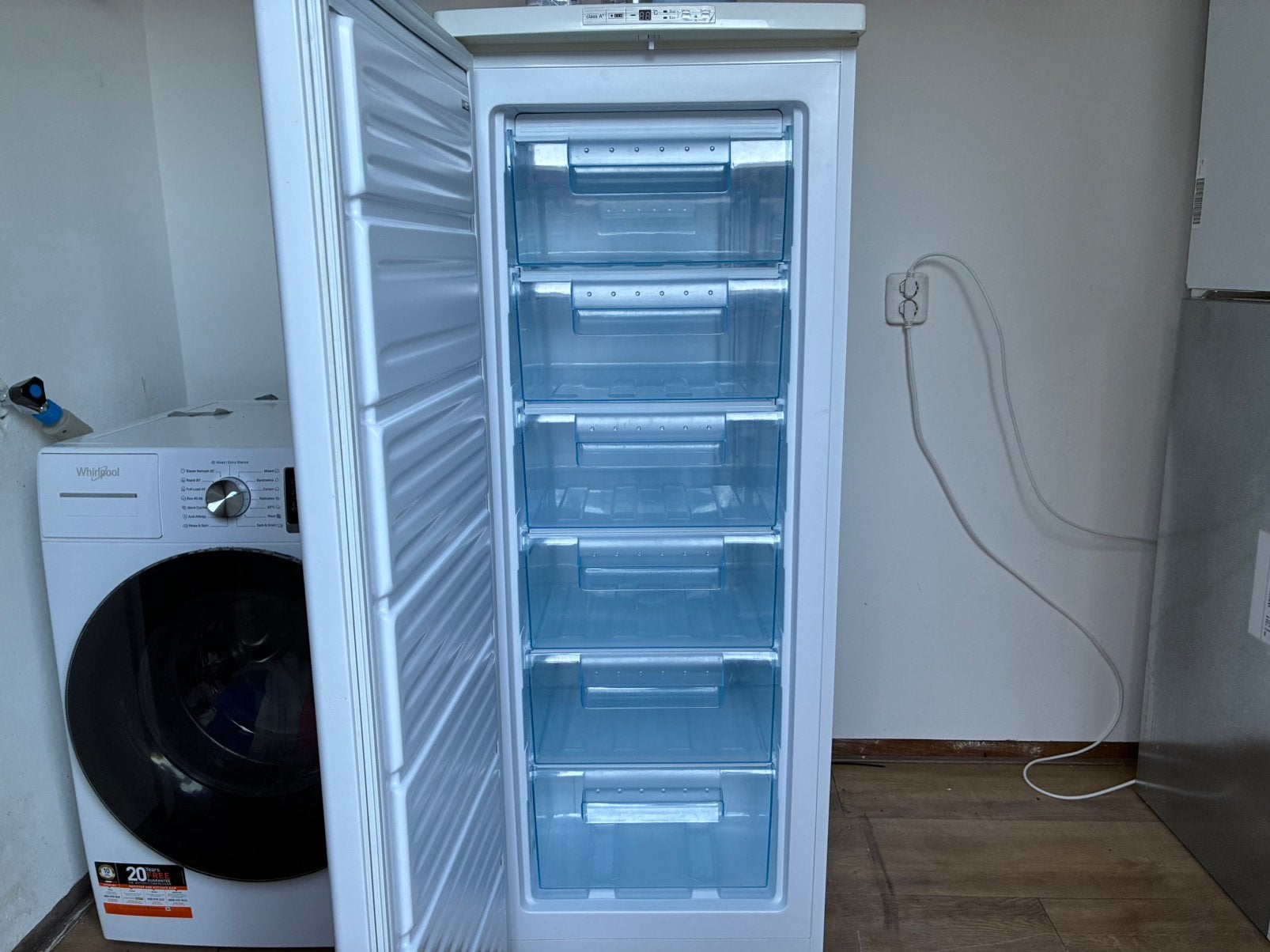 In zeer nette staat jong Luxe Exquisit 6 Laden Vriezer A+, Vrieskast, Exquisit, Minder dan 60 cm, Ophalen of Verzenden