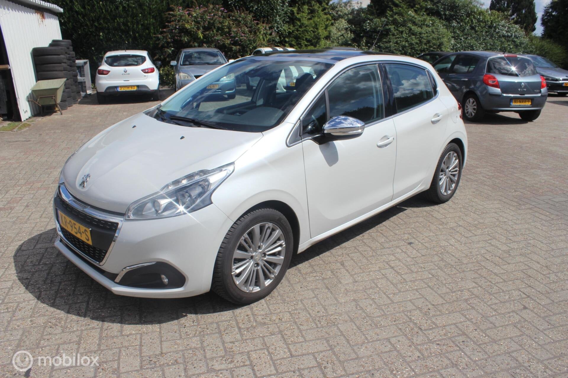 Peugeot 208 1.2 PureTech Allure, panorama automaat, Gebruikt, Euro 6, 1199 cc, Origineel Nederlands