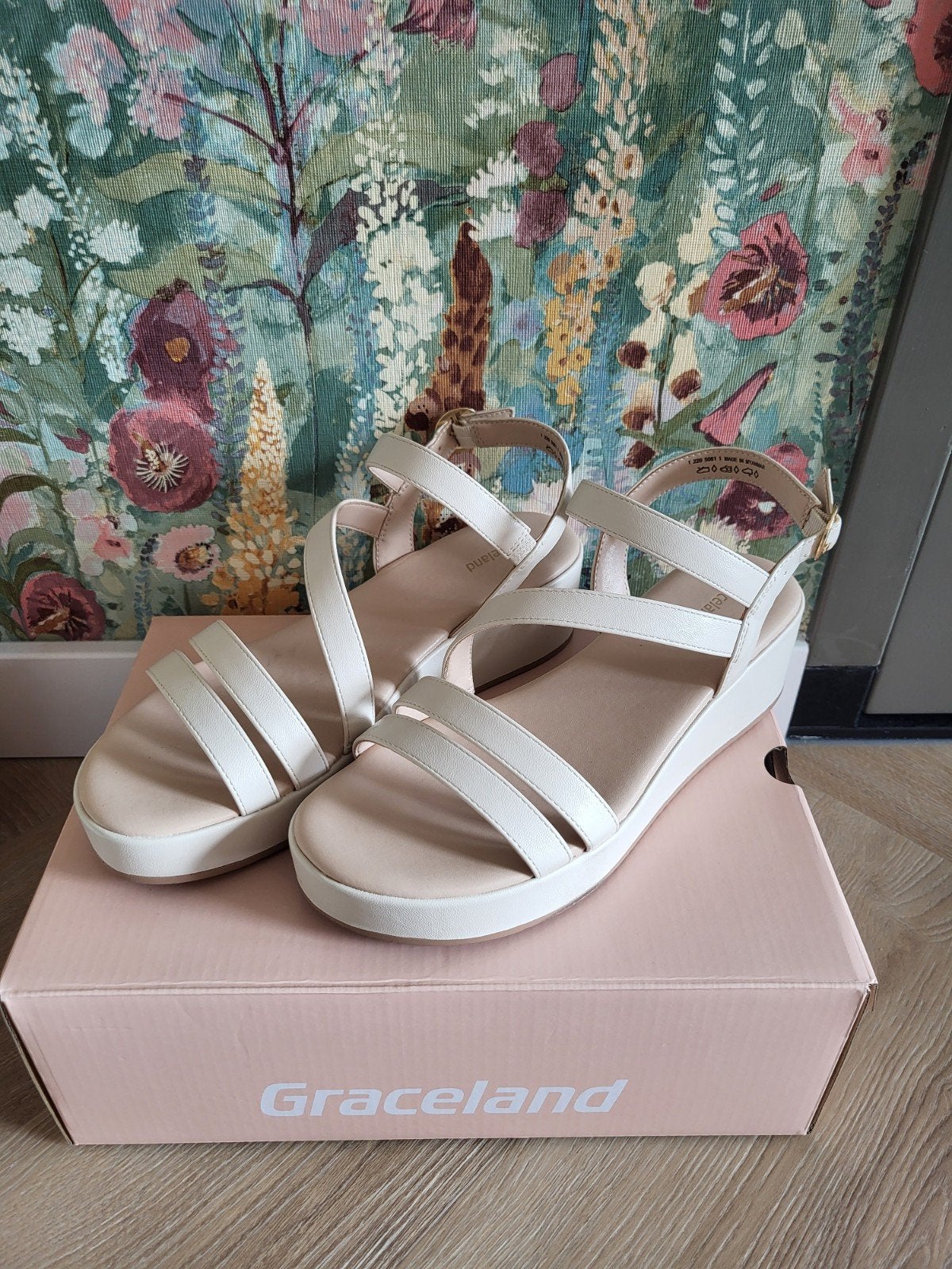 Sandalen cremekleurig maat 39 NIEUW, Kleding | Dames, Schoenen, Ophalen of Verzenden, Zo goed als nieuw, Sandalen of Muiltjes
