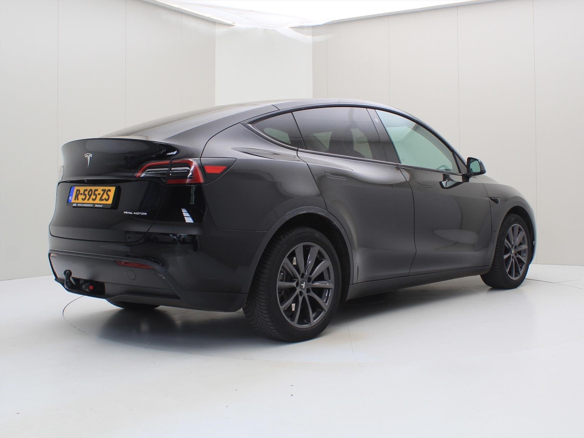 Tesla Model Y Long Range AWD 75kWh 351pk AMD RYZEN [ TREKHAA, Auto's, Automaat, Gebruikt, Zwart, Zwart