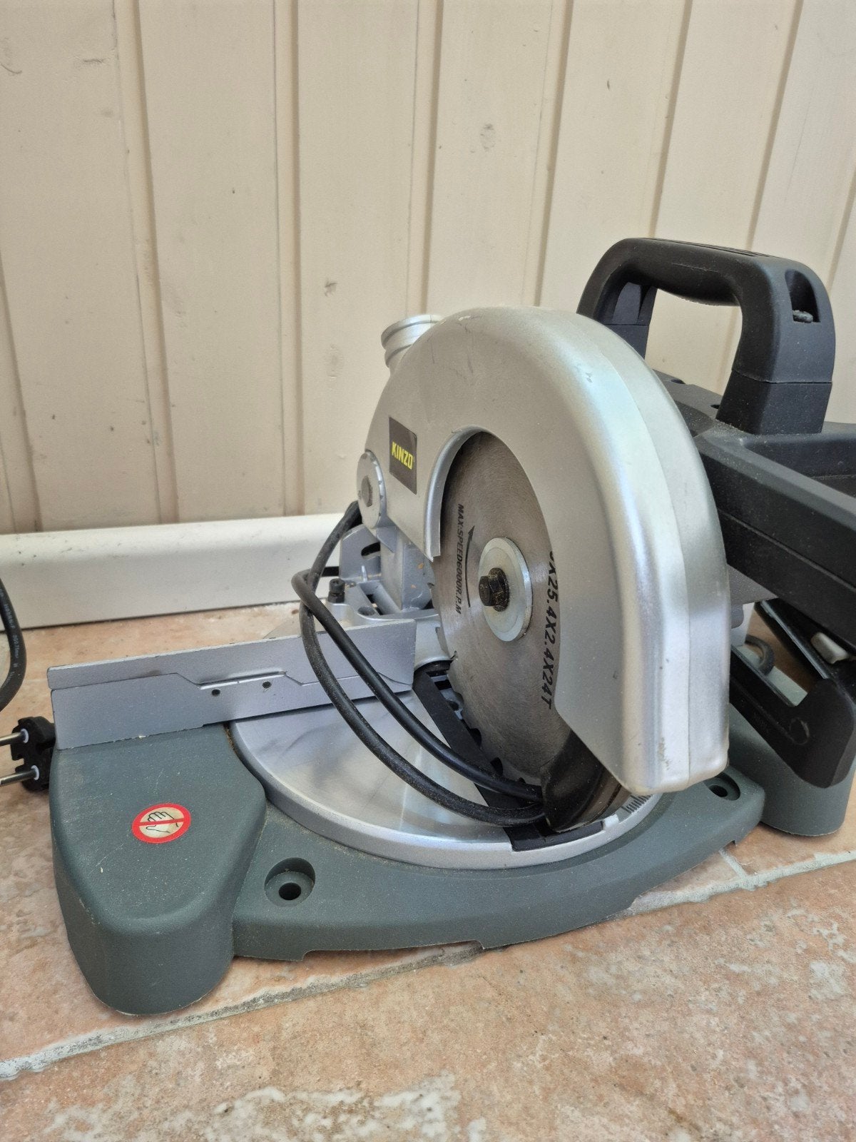 Kinzo Afkortzaag 850W - Perfect voor elke klus, Doe-het-zelf en Verbouw, Gereedschap | Zaagmachines, Ophalen, Gebruikt, Kinzo