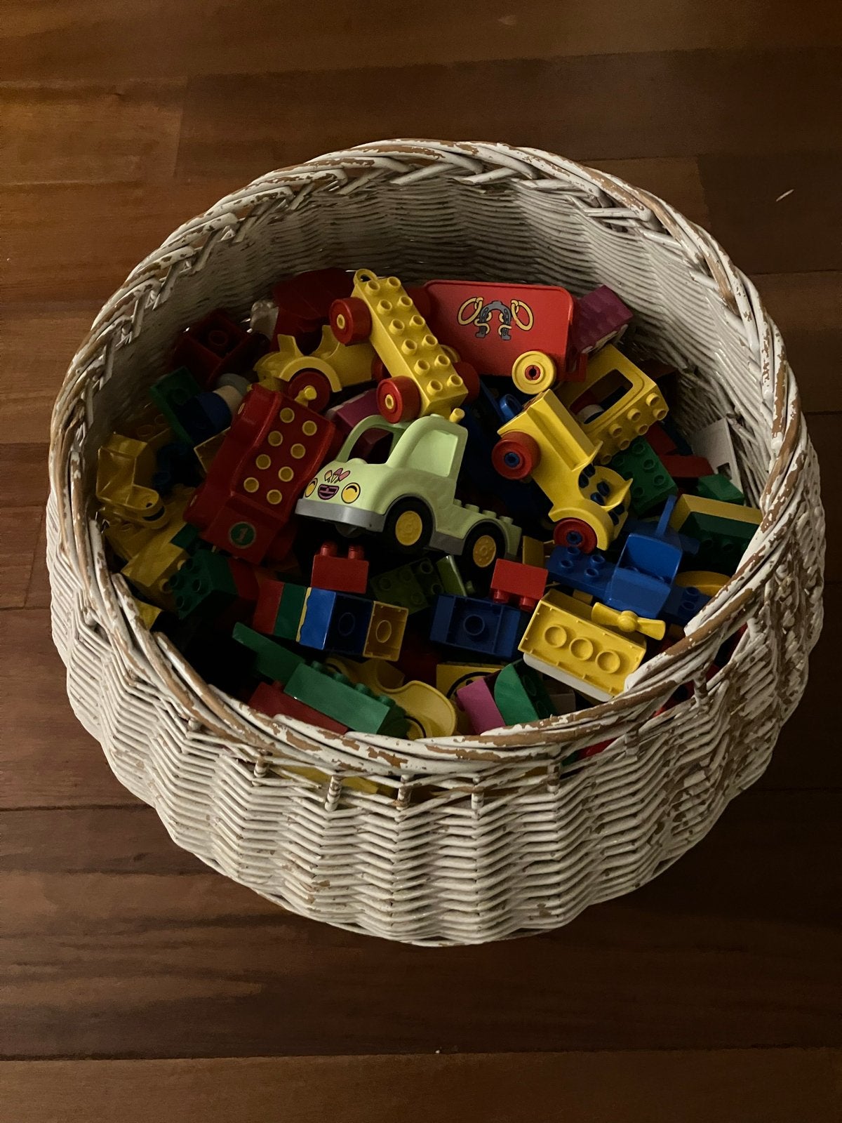 Mand vol Duplo met locomotief, wagons en vloerplaat, Ophalen, Gebruikt, Duplo, Inclusief accessoires