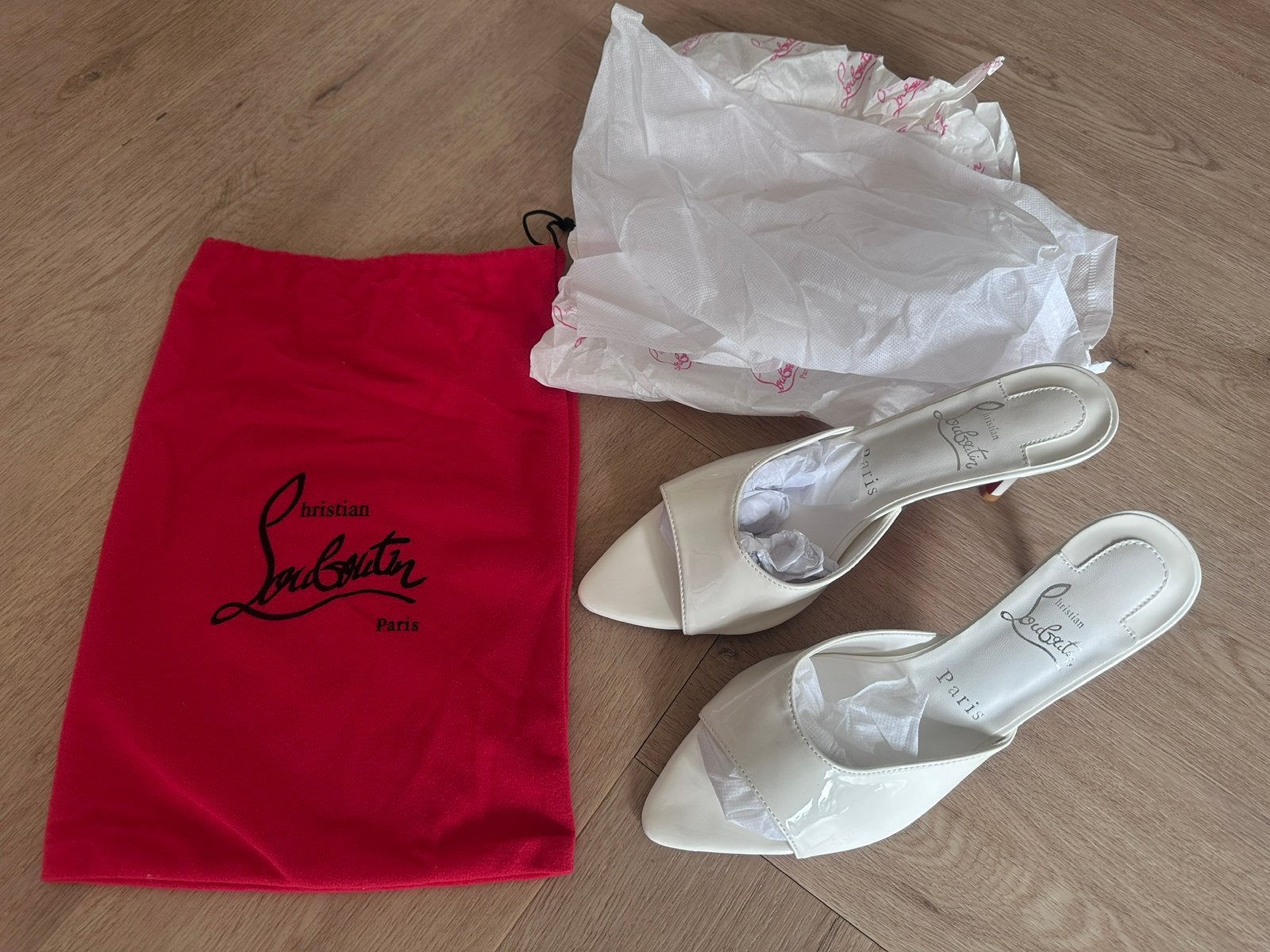 Louboutin Miss Z Mule witte hakken maat 39 nieuw! €120, Wit, Nieuw, Ophalen of Verzenden, Schoenen met hoge hakken