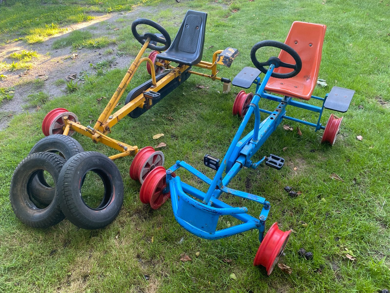 Twee gebruikte skelters met 3 losse banden voor opknap of…, Kinderen en Baby's, Ophalen, Gebruikt, Overige merken