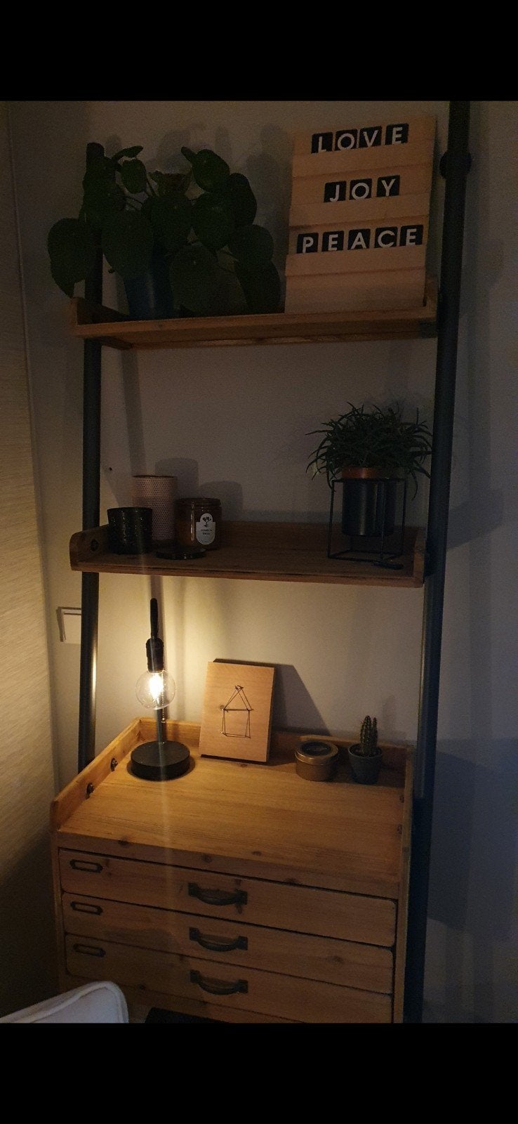 KAVE HOME ladder kast NIEUWSTAAT! Mangohout, industrieel, Ophalen, Zo goed als nieuw