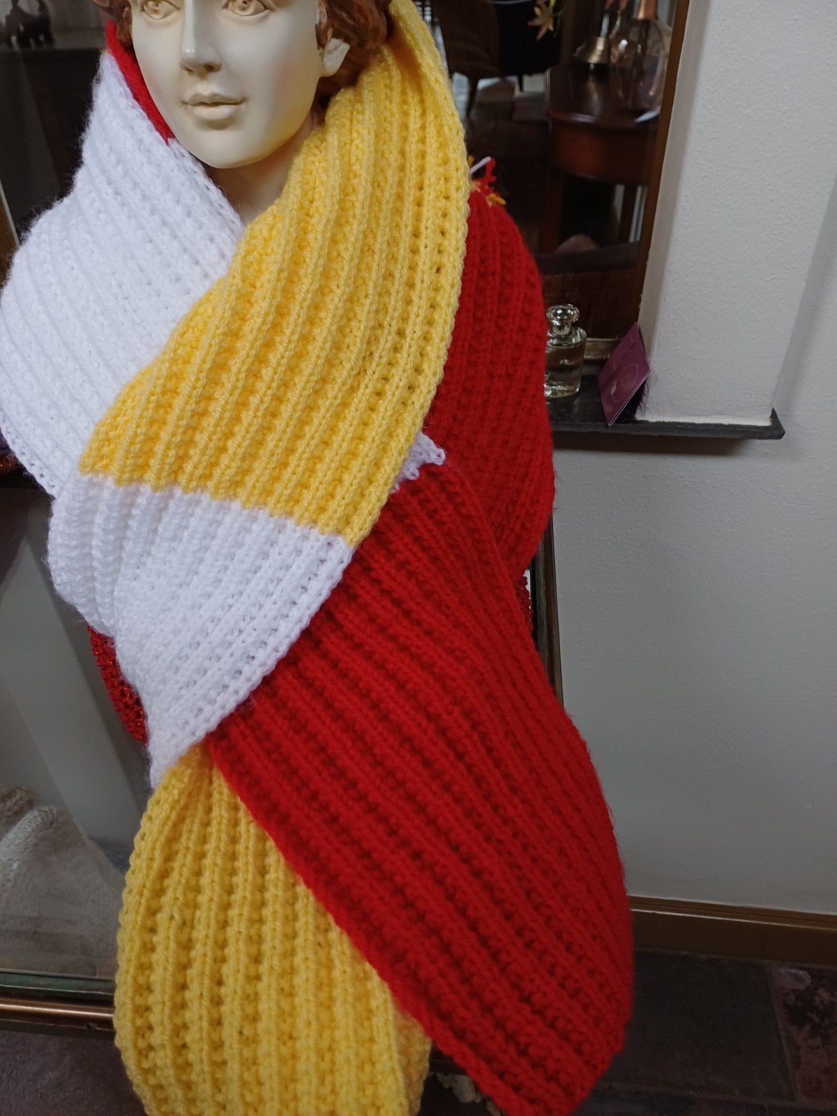 Super mooie handgebreide sjaal OETELDONK, Ophalen of Verzenden, Nieuw, Maat 46/48 (XL) of groter, Carnaval