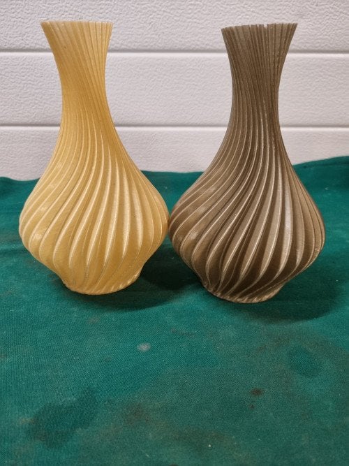 vaasjes 3d print golvend 2 stuks, Antiek en Kunst, Ophalen of Verzenden