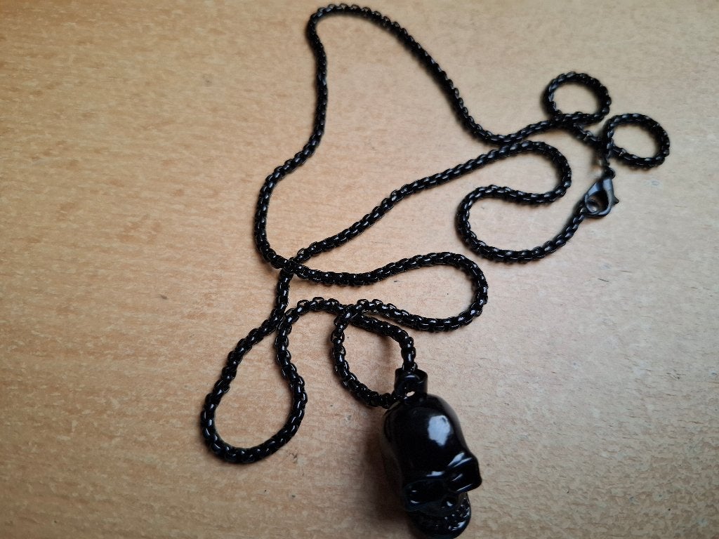 60cm ketting met een doodskop hanger NIEUW koopje., Overige materialen, Zwart, Nieuw, Ophalen of Verzenden