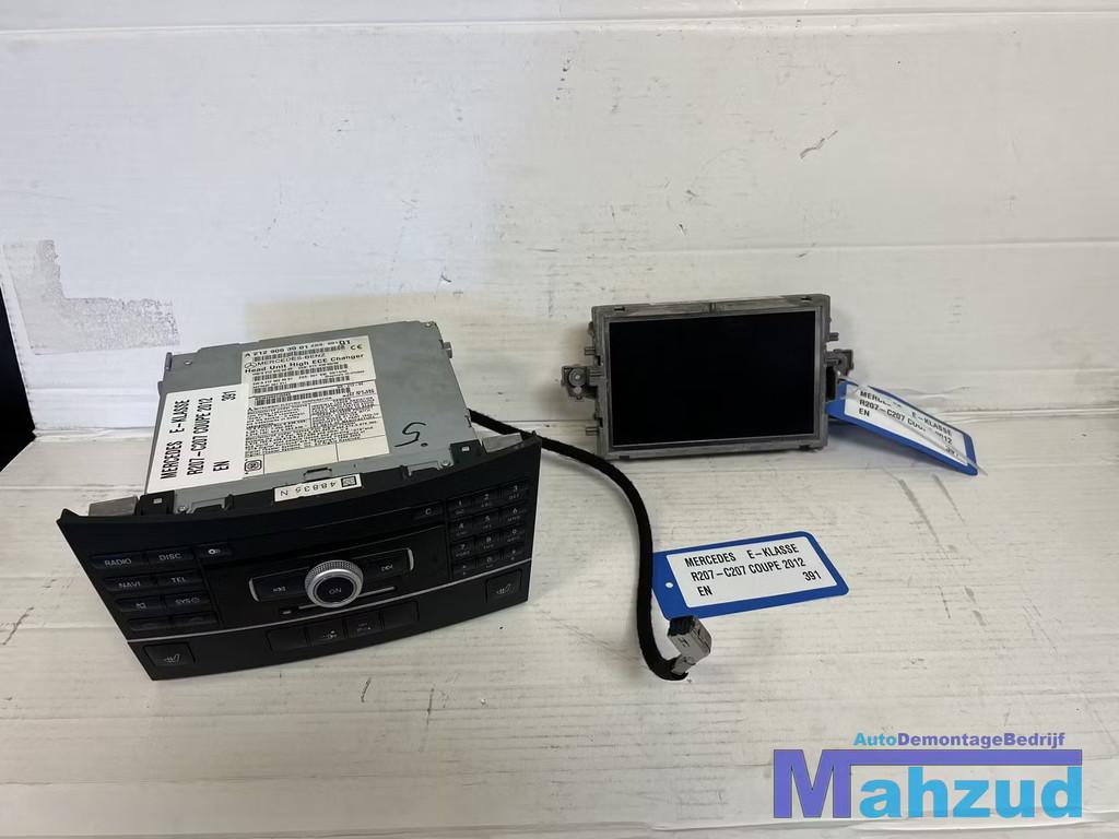 MERCEDES E C207 coupe radio display scherm 2009-2016, Gebruikt, Mercedes-Benz AG, Mercedes-Benz, Ophalen of Verzenden