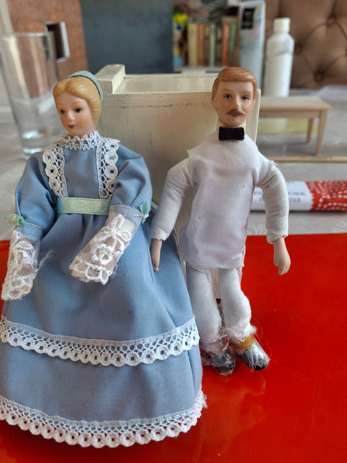 3 popjes de dienstmeid, de butler en een meisje, Verzamelen, Poppenhuizen en Toebehoren, Ophalen of Verzenden, Poppenhuis