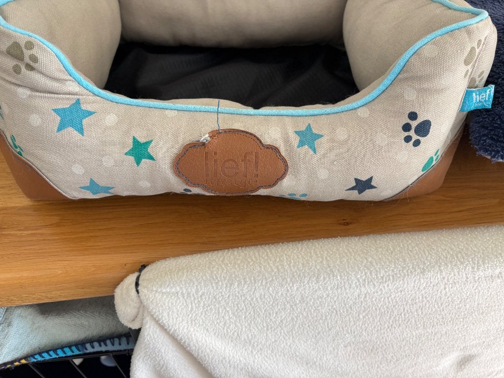 Puppy mandje kleine hond merk lief puppyspullen, Ophalen of Verzenden, Gebruikt