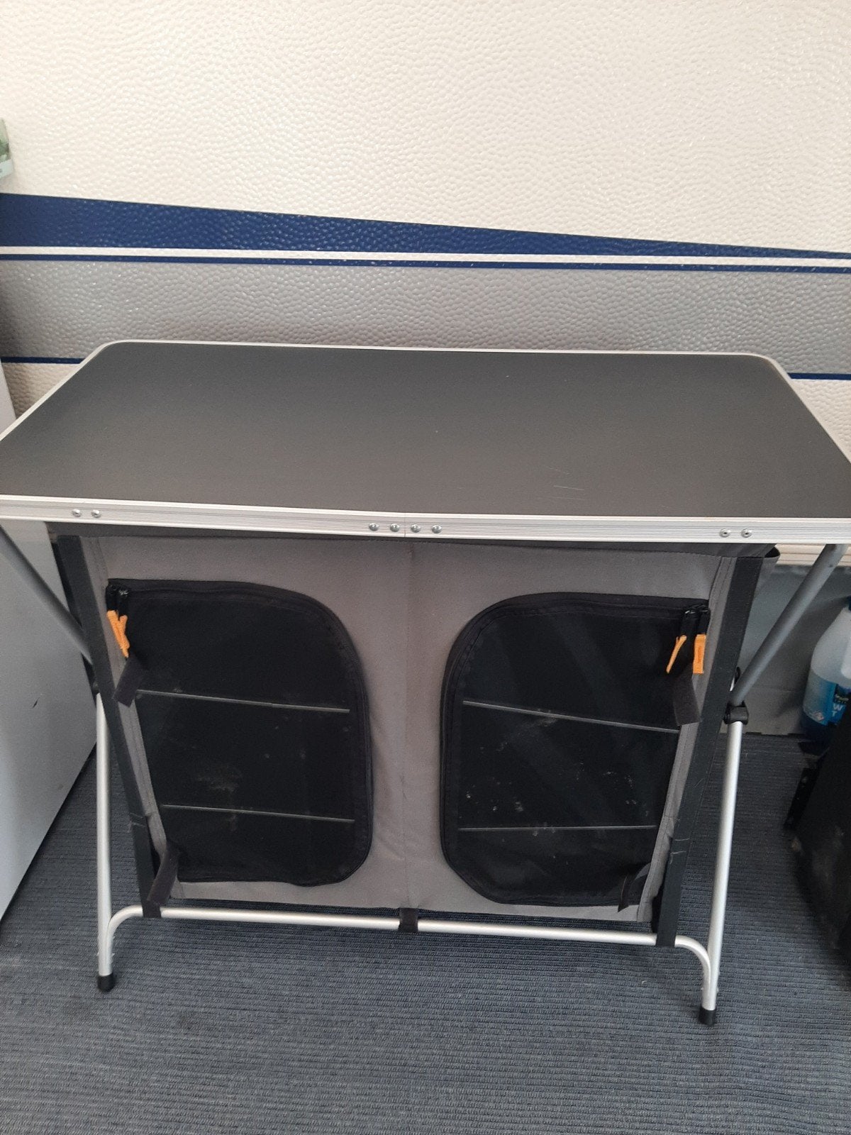 opvouwbare campingkast, Ophalen, Campingkast