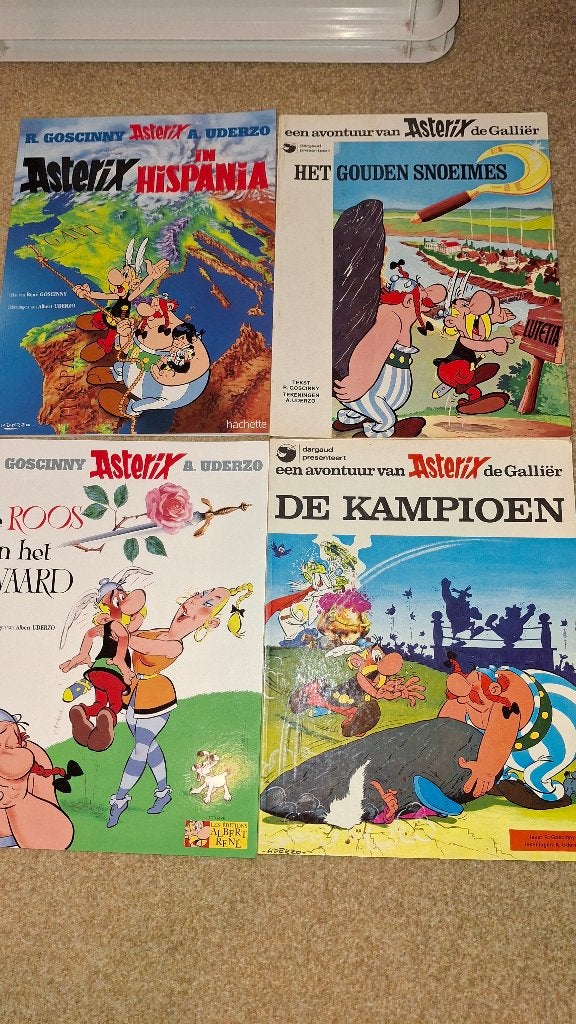 4 Asterix en Obelix stripboeken - Zo goed als nieuw, René Goscinny, Albert Uderzo, Ophalen of Verzenden, Zo goed als nieuw, Meerdere stripboeken
