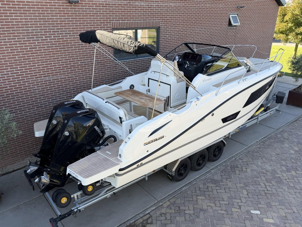 Quicksilver Activ 875 Sundeck 2× Mercury 225PK V6, 70 pk of meer, 9 m, Zo goed als nieuw, 450 pk