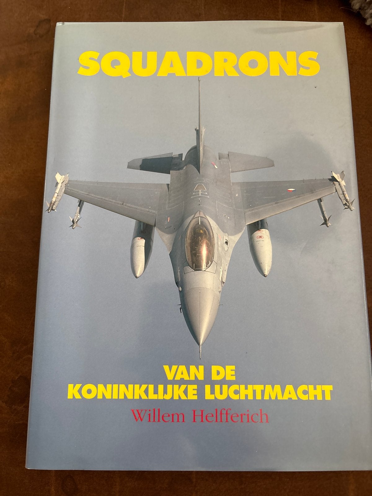 Squadrons van de Koninklijke Luchtmacht - Willem Helfferich, Ophalen of Verzenden, 1945 tot heden, Gelezen, Luchtmacht