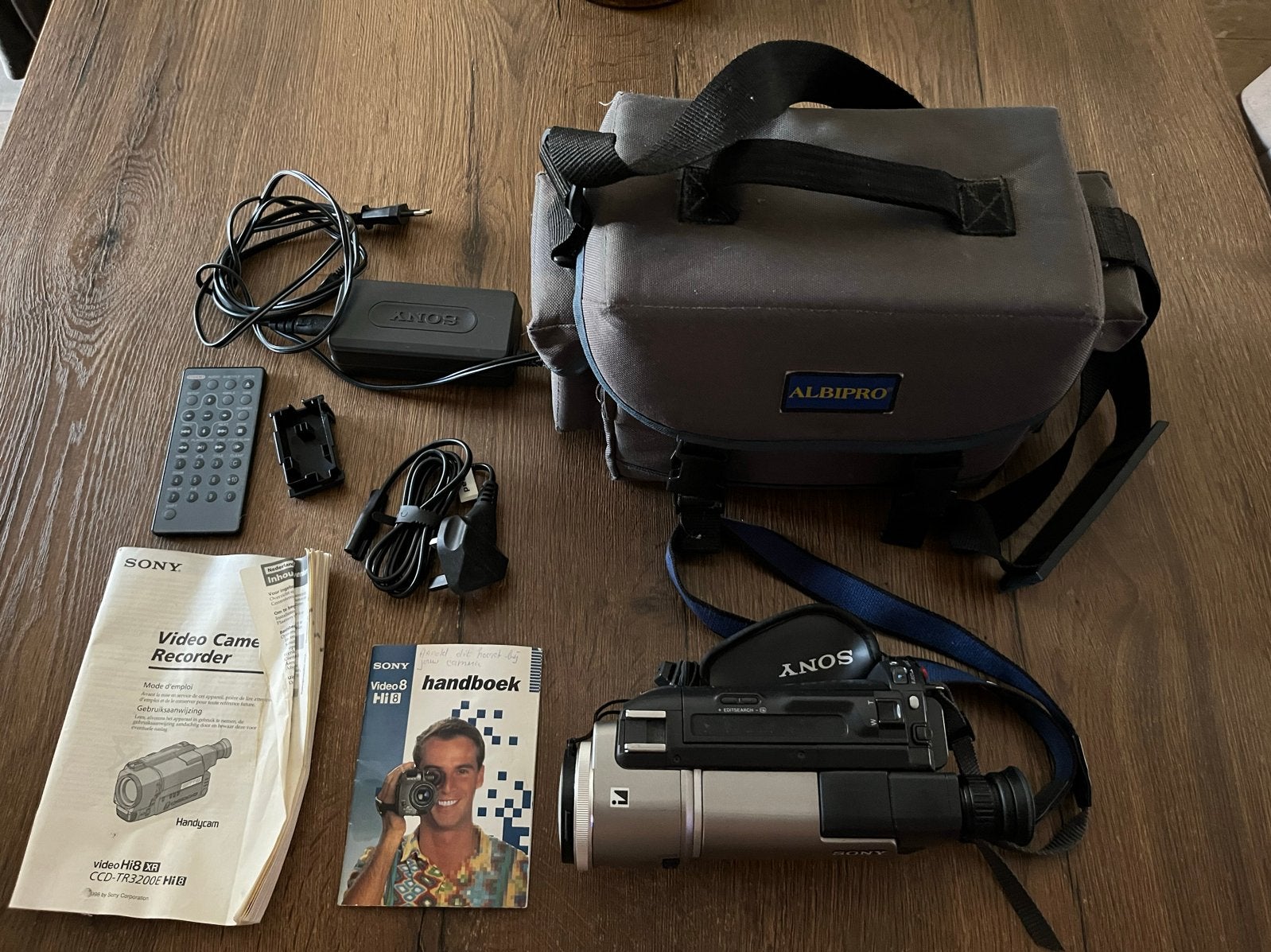 Sony CCD-TR3200E PAL Video Hi8 XR Handycam met accessoires, Gebruikt, Overige soorten, Sony, Camera