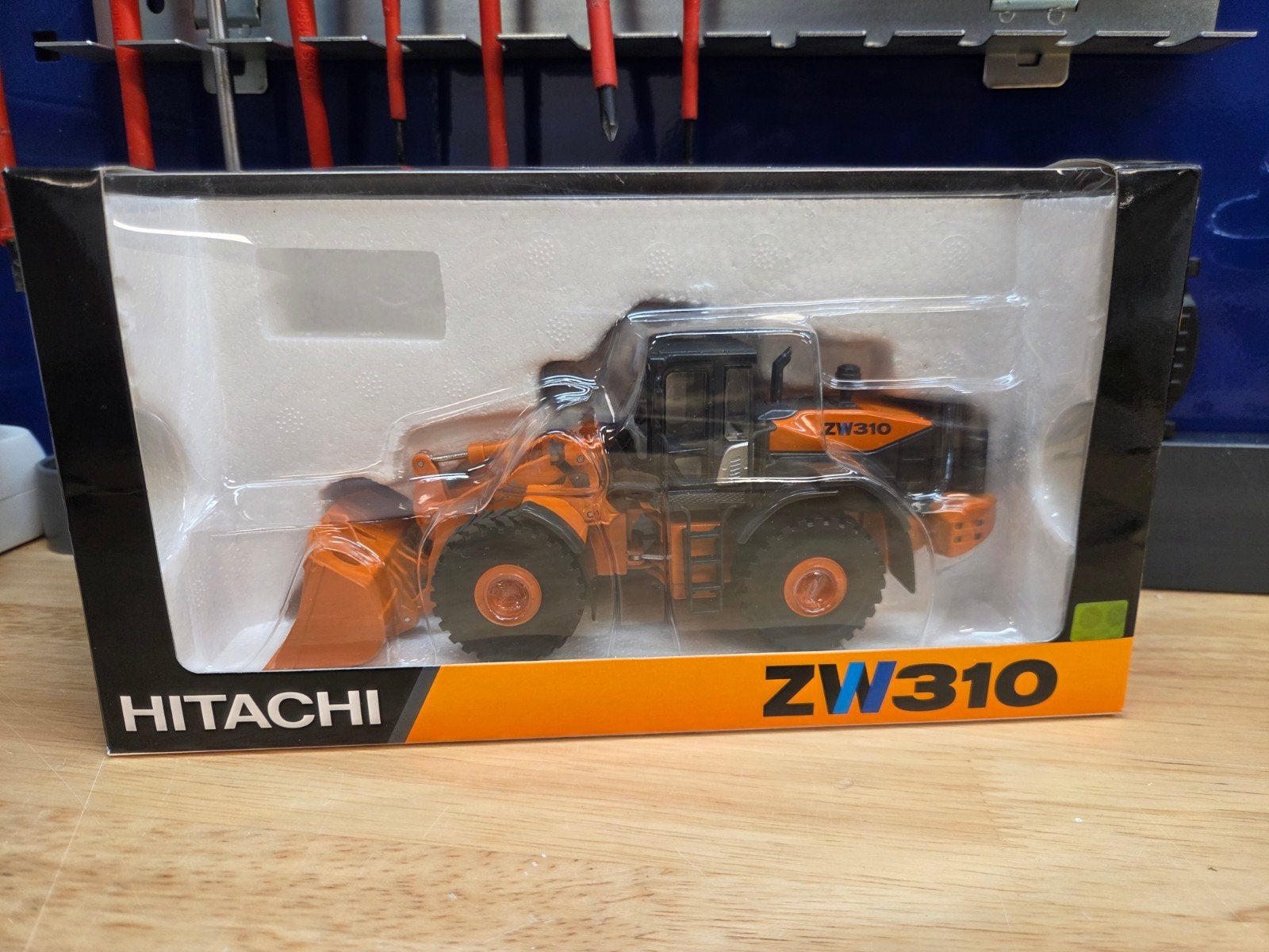 Hitachi REPLICARS ZW310 Laadschop Shovel, Hobby en Vrije tijd, Modelauto's | 1:50, Ophalen of Verzenden, Nieuw, Hijskraan, Tractor of Landbouw