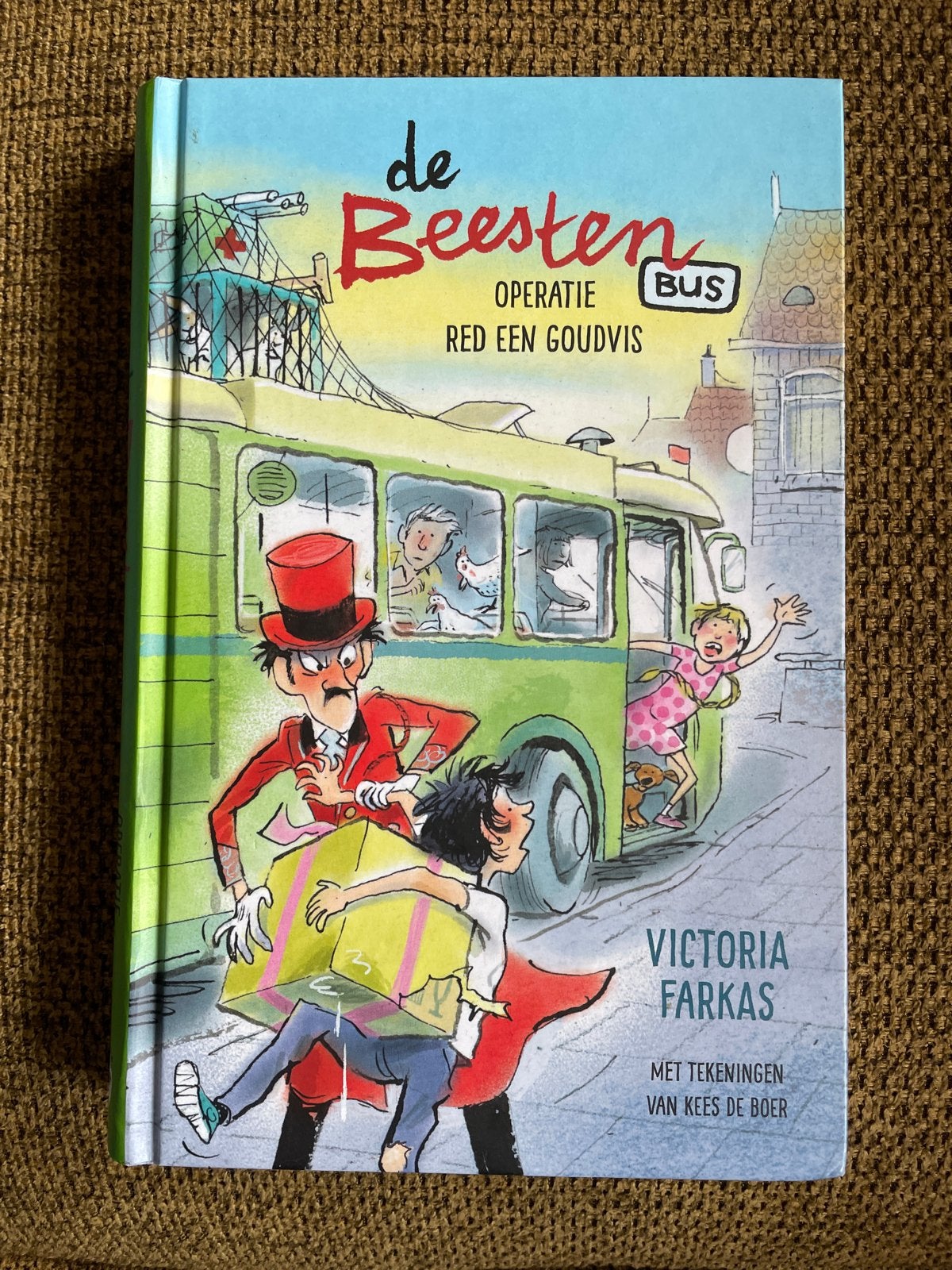 Victoria Farkas - De Beestenbus, Boeken, Fictie algemeen, Victoria Farkas, Ophalen of Verzenden, Zo goed als nieuw