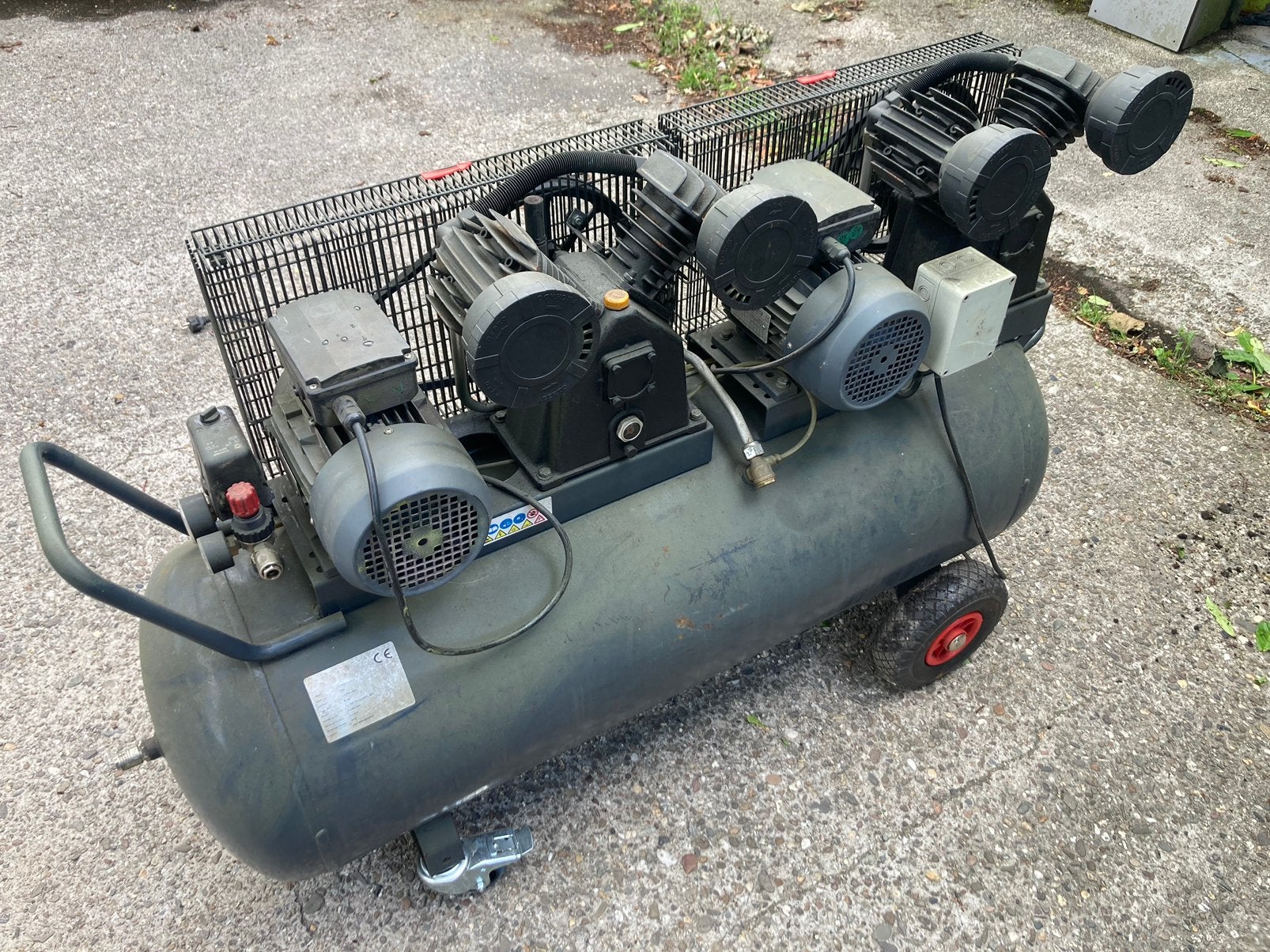 Compressor 230v 200L drukvat, 100 liter of meer, Ophalen, Zo goed als nieuw