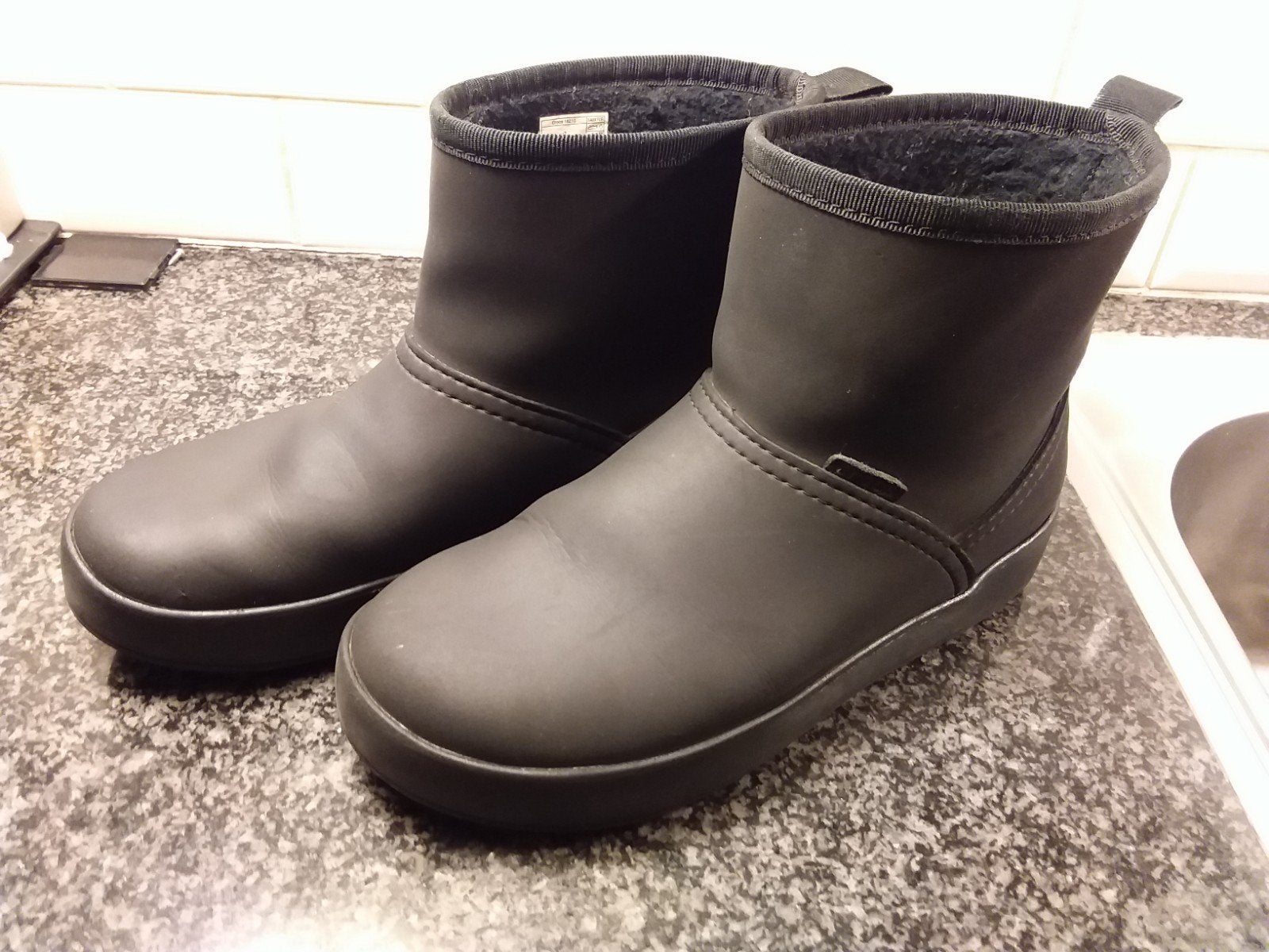 Crocs. Korte zwarte laarsjes. Maat 37/38, Kinderen en Baby's, Ophalen of Verzenden, Gebruikt, Meisje, Laarzen