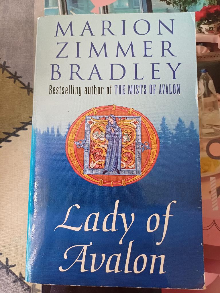 Marion zimmer bradley. Lady of avalon, Ophalen, Gelezen, Marion zimmer bradley