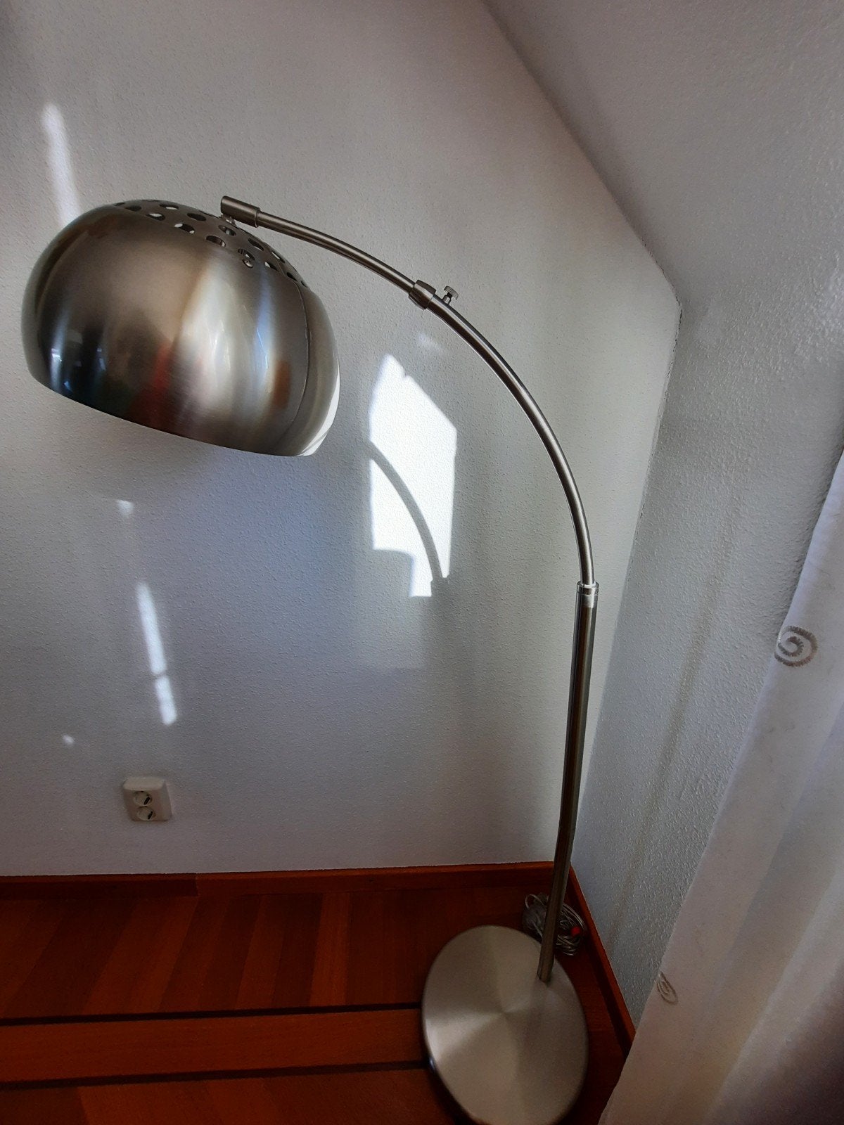 Trendy kleine chromen vloer booglamp, Ophalen, Gebruikt, Retro Vintage, 100 tot 150 cm