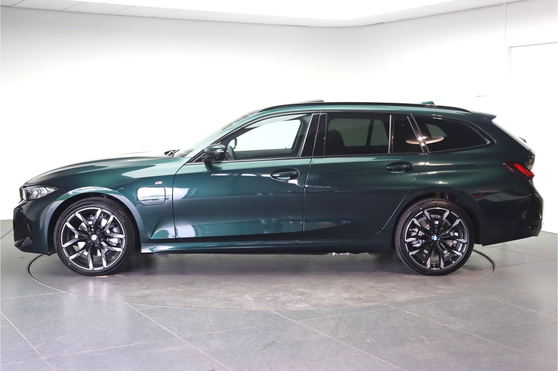 BMW 3 Serie Touring 330e M Sport Automaat / Panoramadak / Tr, Auto's, Automaat, Achterwielaandrijving, Zwart, 4 cilinders