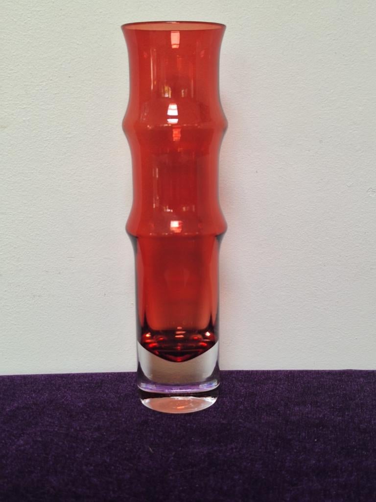 Rode glazen bamboevaas-Bo Borgstrom  - 19 cm hoog, Antiek en Kunst, Ophalen of Verzenden