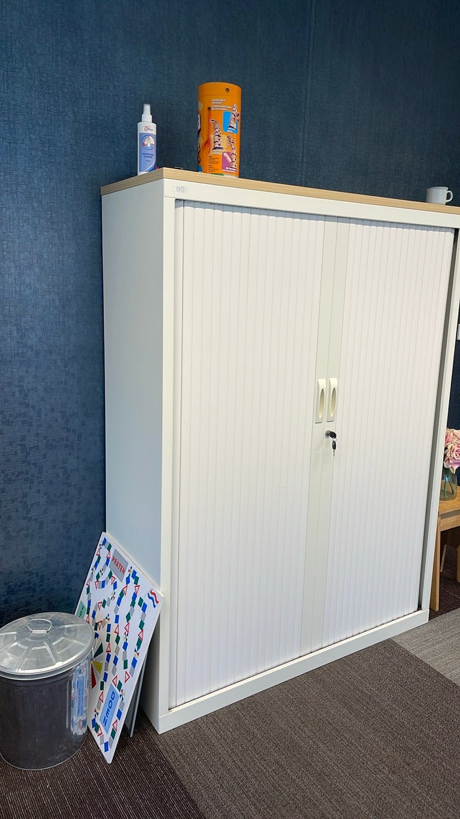 Kantoor kast 160 hoog met roldeuren, Ophalen, Gebruikt, 100 tot 150 cm, Meerdere deuren