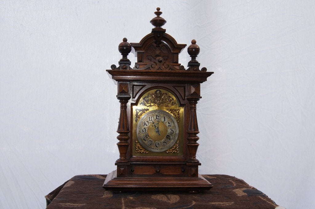 Tafelklok met messing wijzerplaat, Antiek en Kunst, Antiek | Klokken, Ophalen of Verzenden