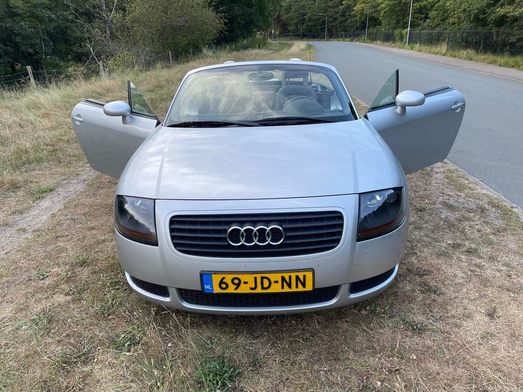Audi TT 1.8 T Roadster 132KW 2002 Grijs, Voorwielaandrijving, TT, Zwart, Cabriolet