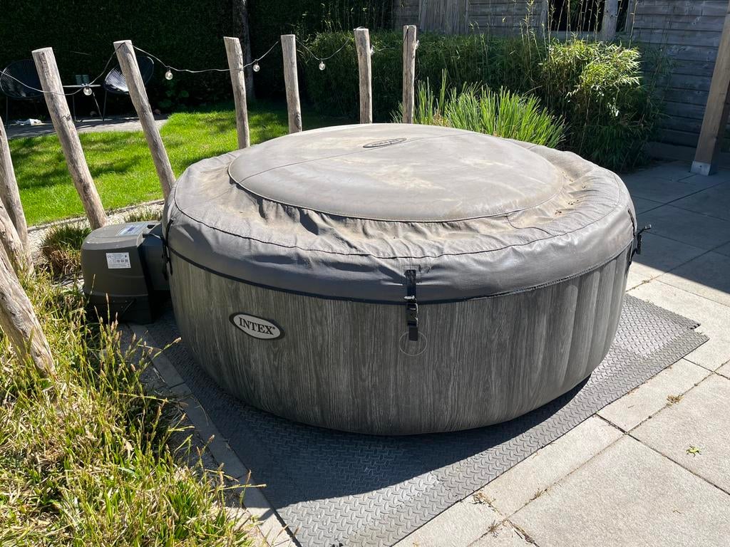 Jaccuzi Intex Greywood 4 persoons: alleen het bad!, Ophalen, Zo goed als nieuw