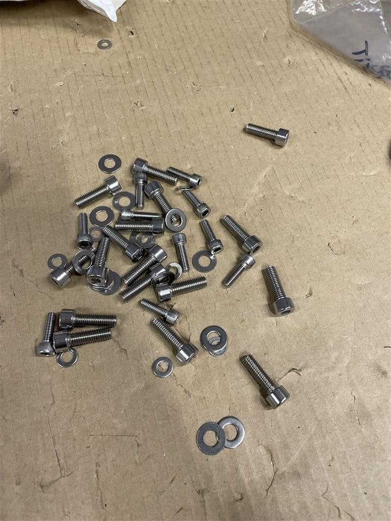 Nissan GTR r355 onderkant bouten set, Ophalen of Verzenden, Zo goed als nieuw
