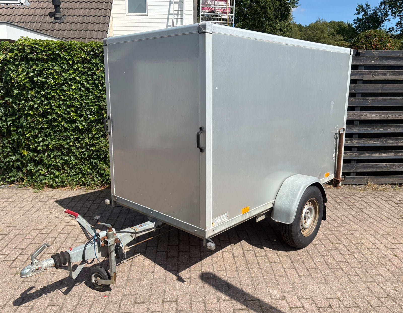 Saris gesloten aanhanger 750kg GEREMD 250x130x150, Auto diversen, Ophalen, Zo goed als nieuw