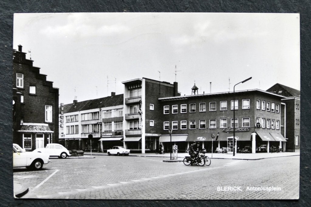 Blerick (Venlo), Antoniusplein, 1983, telefooncel, auto's, Verzenden, 1980 tot heden, Gelopen, Limburg