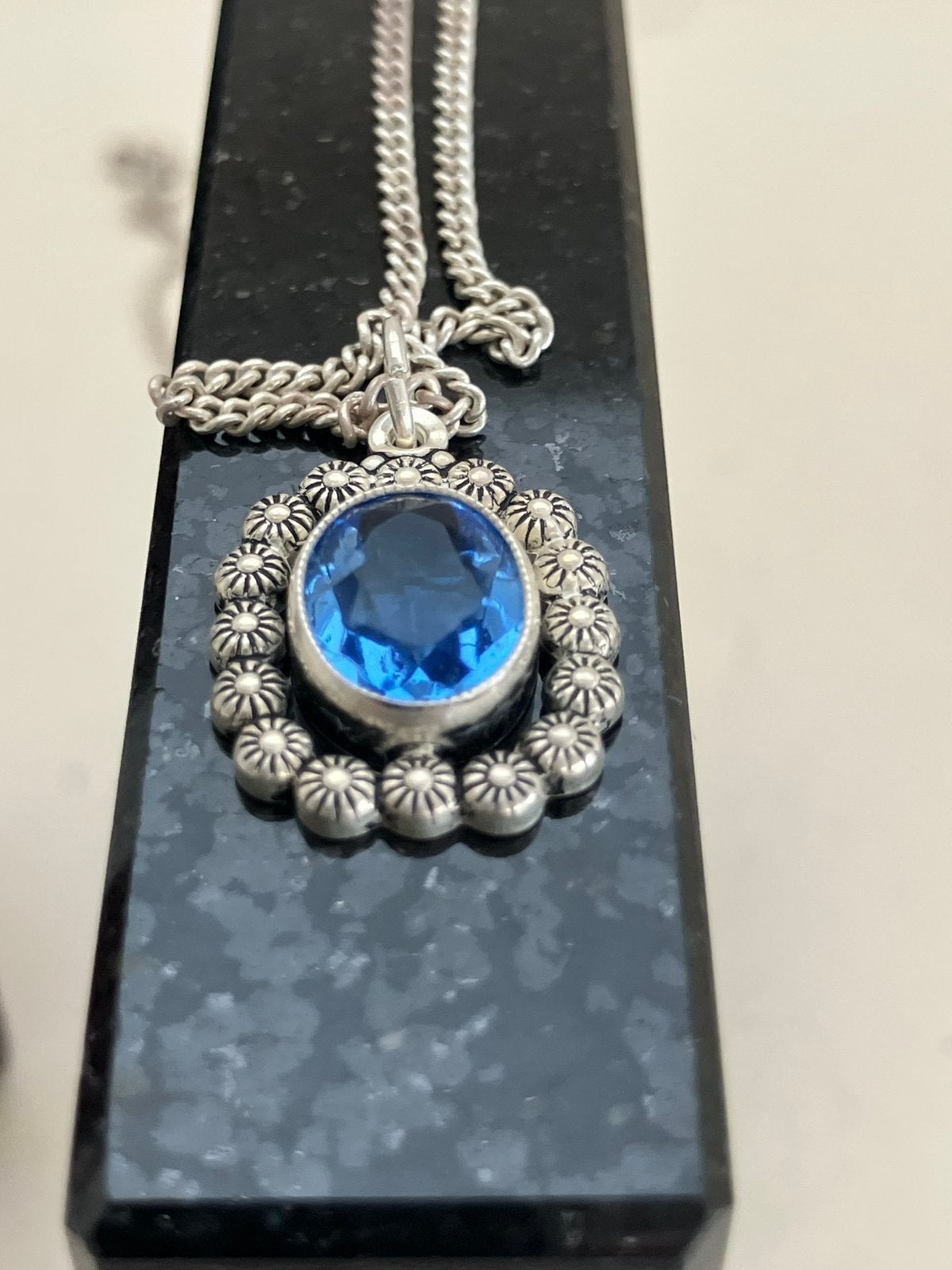 Antieke hanger blauwe spinel aan ketting, Ophalen of Verzenden, Zo goed als nieuw, Blauw, Zilver