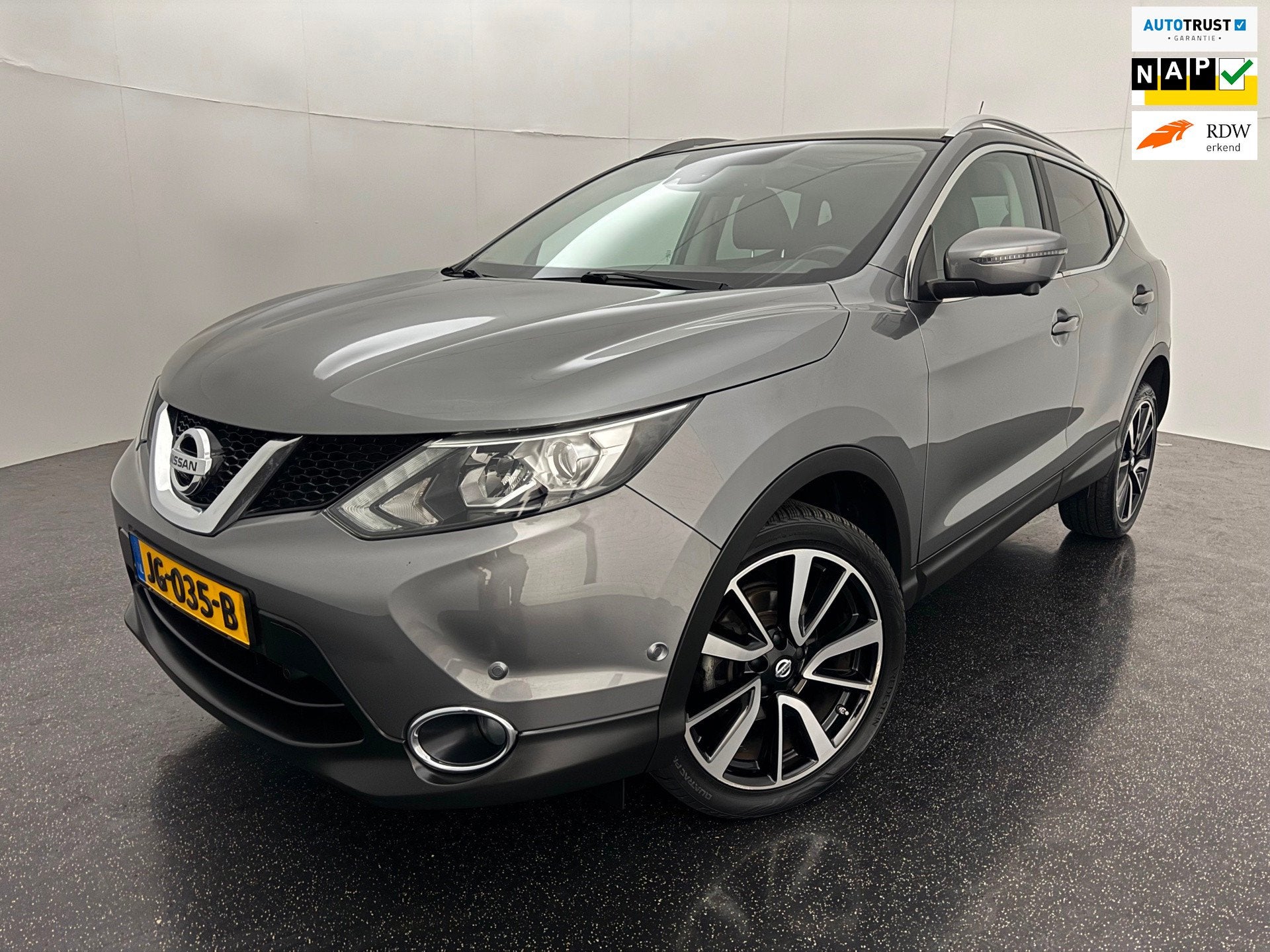 Nissan Qashqai 1.2 Tekna Automaat/Trekhaak/360Cam/Pano, Gebruikt, 4 cilinders, 116 pk, Bedrijf