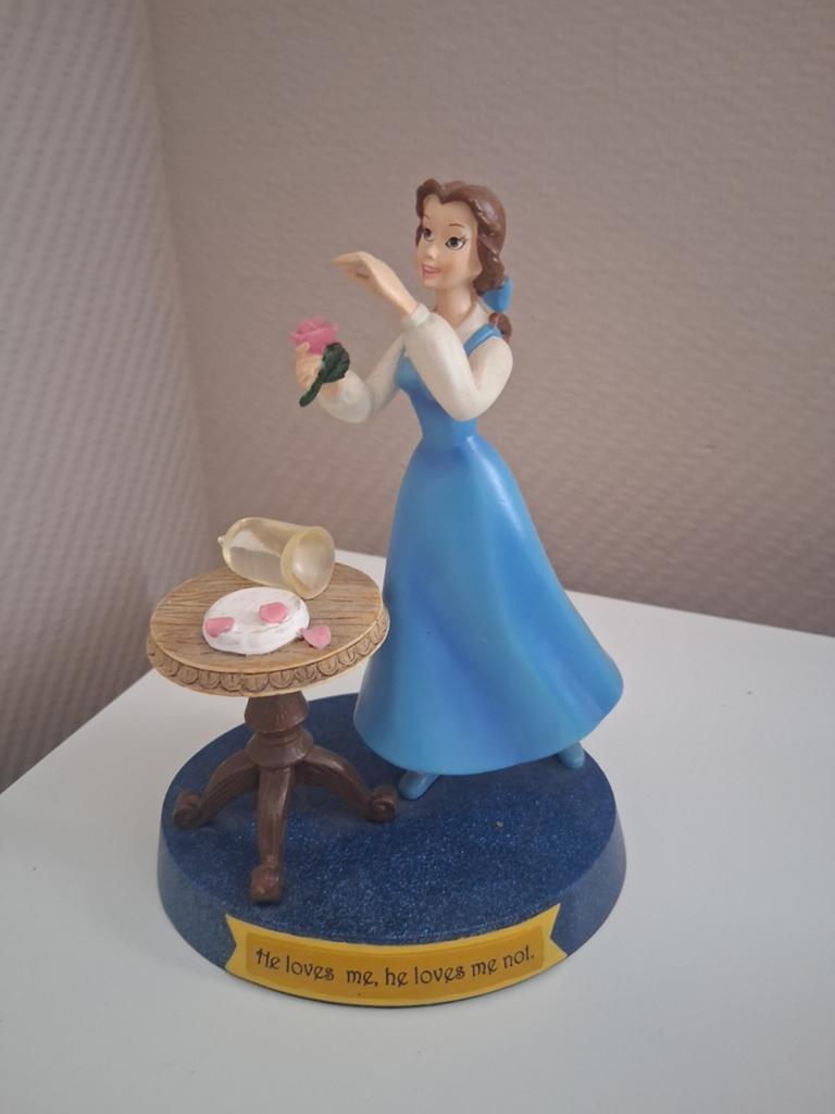 Belle (Beauty and the Beast) beeldje met roos, Ophalen, Zo goed als nieuw