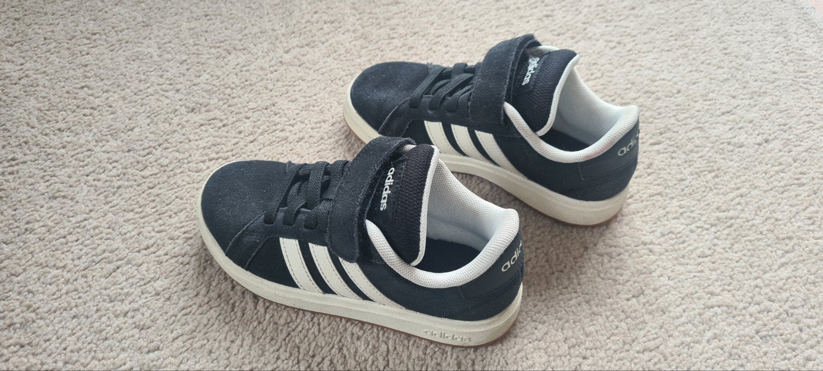 Adidas sneakers maat 30 - zo goed als nieuw, Adidas, Jongen of Meisje, Schoenen, Ophalen of Verzenden