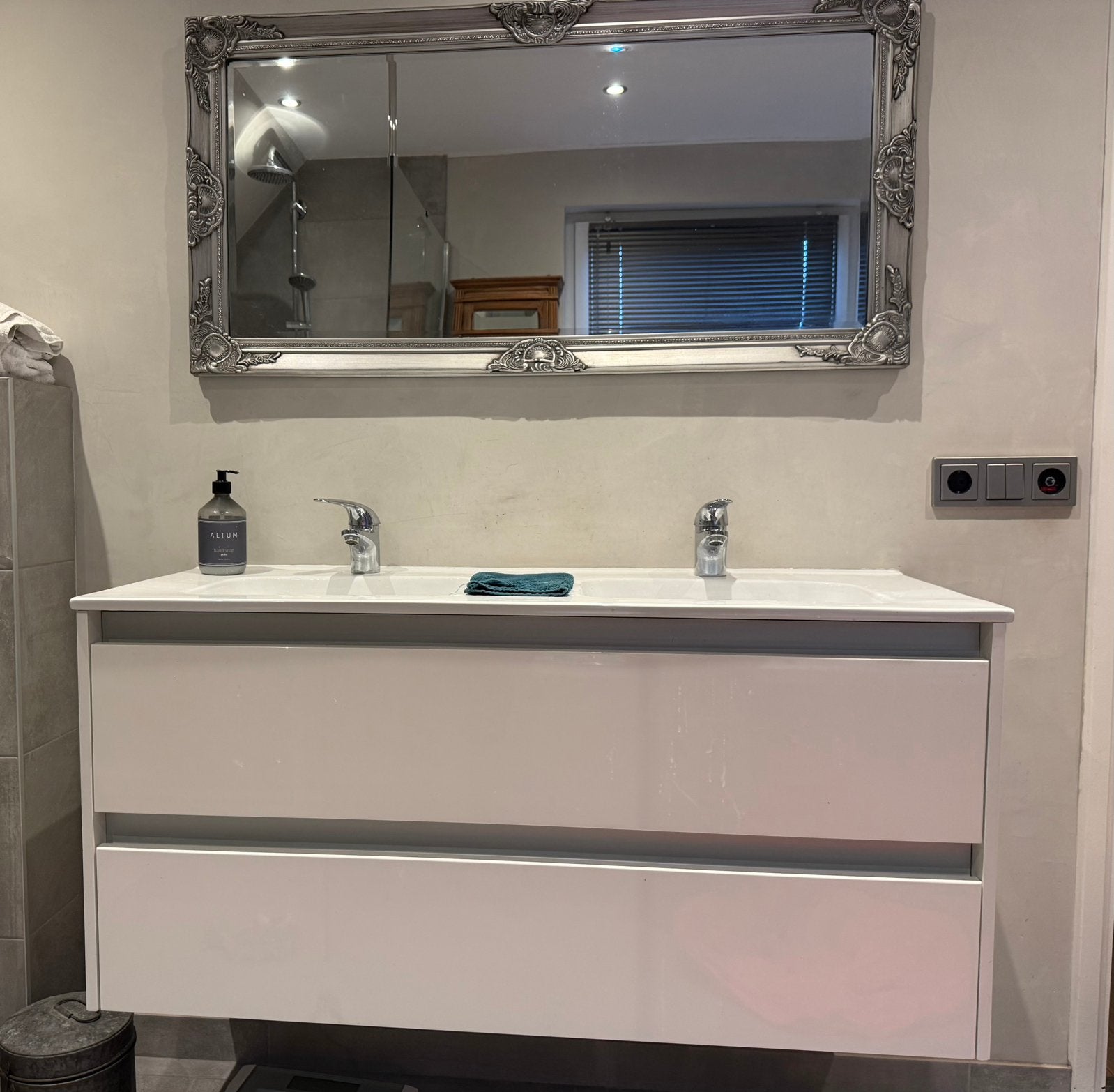 Dubbele wastafel, Huis en Inrichting, Badkamer | Badkamermeubels, Ophalen, 50 tot 100 cm, Zo goed als nieuw, Minder dan 100 cm