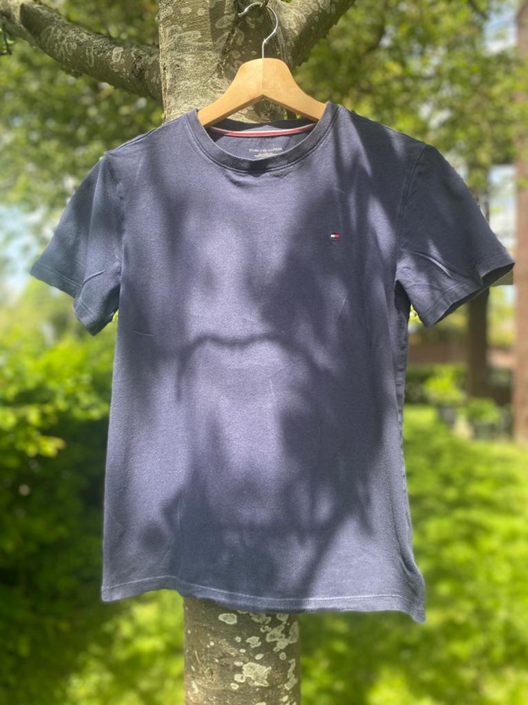 Tommy Hilfiger t-shirt donker blauw, Kinderen en Baby's, Kinderkleding | Maat 158, Ophalen of Verzenden, Gebruikt, Jongen, Shirt of Longsleeve