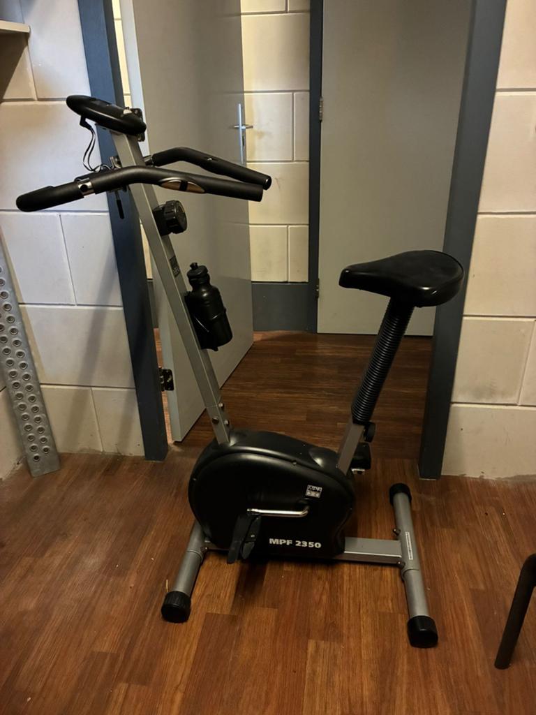 Gratis Hometrainer, Sport en Fitness, Fitnessapparatuur, Ophalen, Gebruikt, Hometrainer