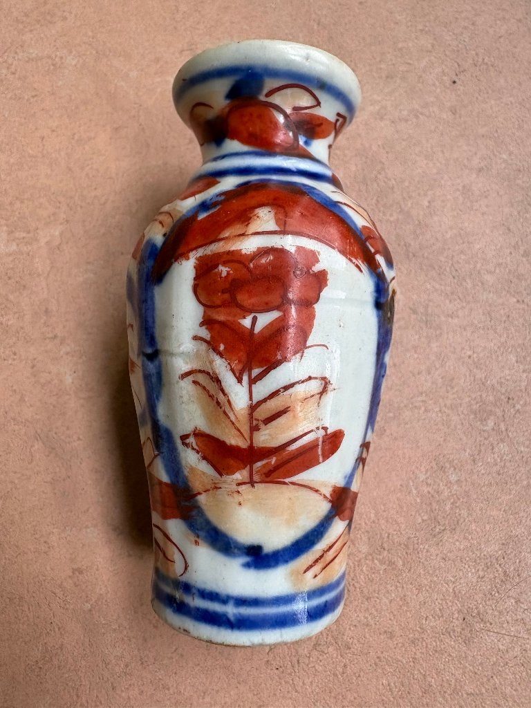 Antiek Japans vaasje, Imari porselein, 10 cm, Steen/keramiek, Ophalen of Verzenden, Geschilderd, Japan