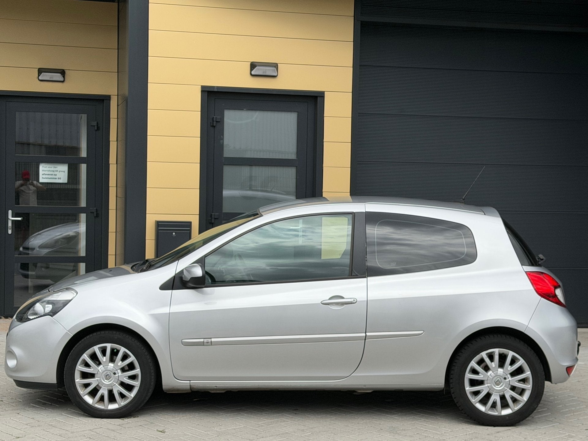 Renault Clio 1.2 Dynamique - Airco - Navi - Cruise Control -, Voorwielaandrijving, 535 kg, Gebruikt, Zwart