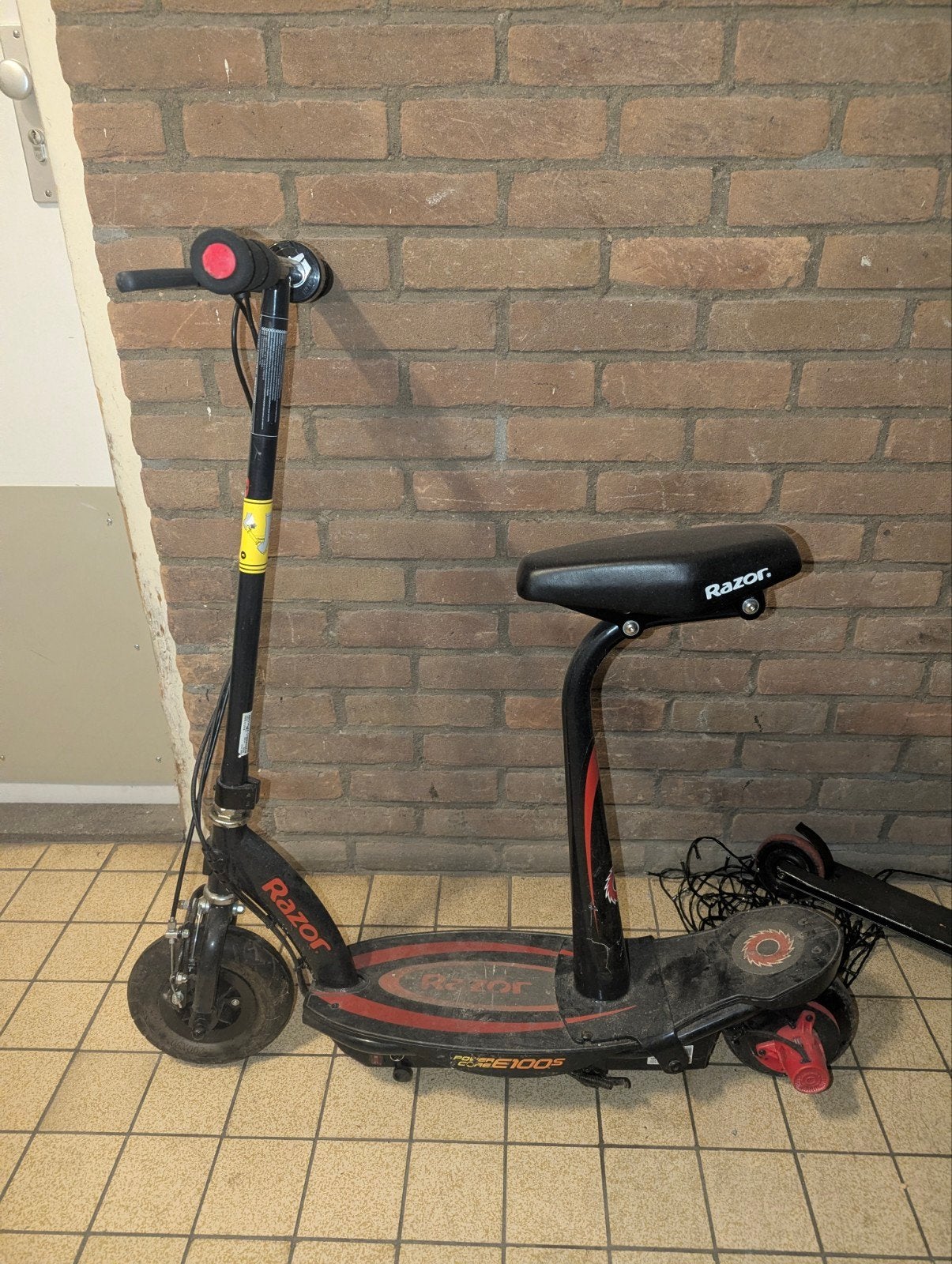 elektrische kinderstep  Razor E100S met zadel - Gebruikt, Ophalen, Gebruikt, Elektrische step (E-scooter), Razor