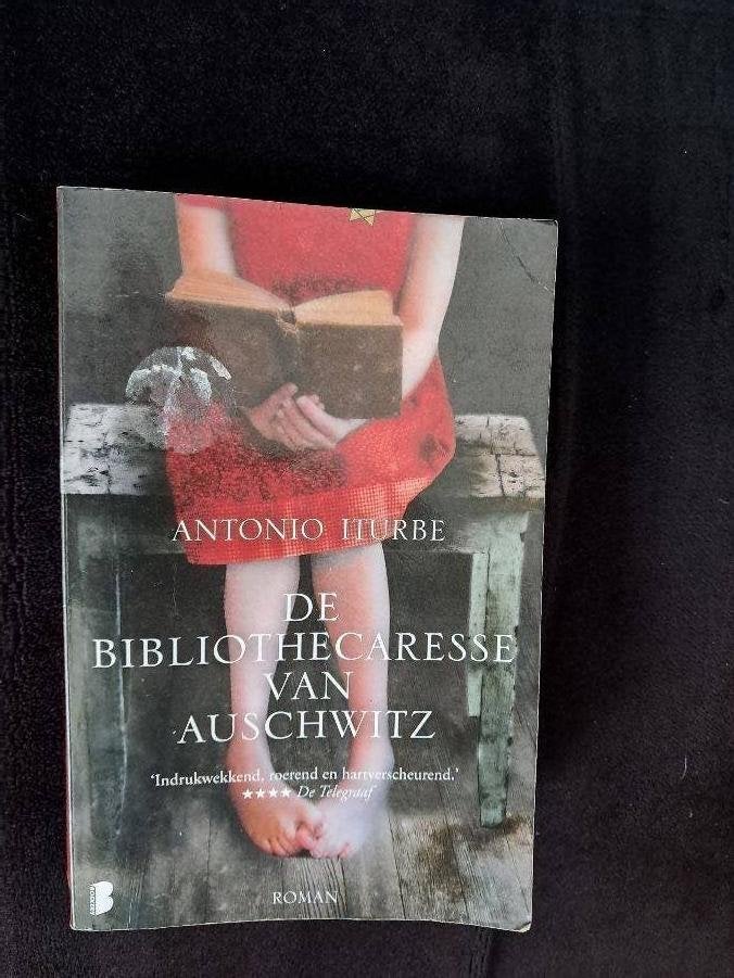 De bibliothecaresse van Auschwitz : Antonio Iturbe, Boeken, Ophalen of Verzenden, Voor 1940, Gelezen, Algemeen